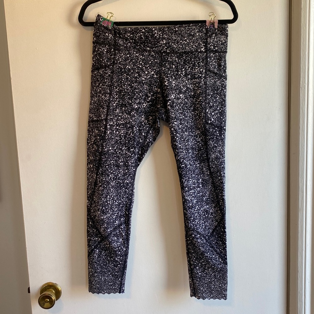 Black and white pebbled lululemon leggings size large